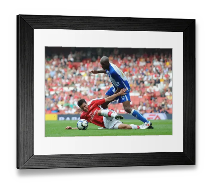 Framed Print : Arsenal's Van Persie Scores Twice in 4-0 Rout of Wigan Athletic, Emirates Stadium, 2009 Framed Print : Arsenal's Van Persie Scores Twice in 4-0 Rout of Wigan Athletic, Emirates Stadium, 2009