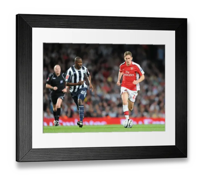 Framed Print : Mark Randall (Arsenal) Youssouf Mulumbu (WBA)
