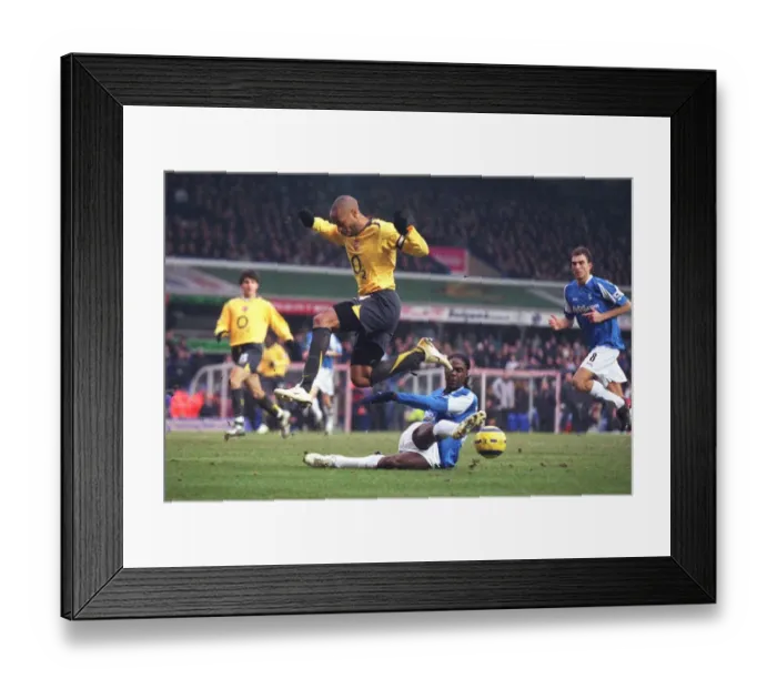 Framed Print : Thierry Henry (Arsenal) Mario Melchiot (Birmingham City)
