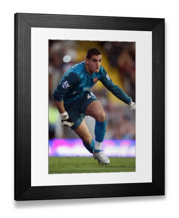 Framed Print : Vito Mannone's Winning Debut: Arsenal Triumphs Over Fulham 1-0 in the Premier League Framed Print : Vito Mannone's Winning Debut: Arsenal Triumphs Over Fulham 1-0 in the Premier League