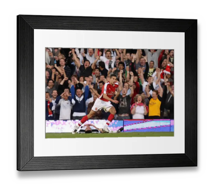Framed Print : Robin van Persie's Thriller: Arsenal's 1-0 Win Over Fulham in the Premier League Framed Print : Robin van Persie's Thriller: Arsenal's 1-0 Win Over Fulham in the Premier League