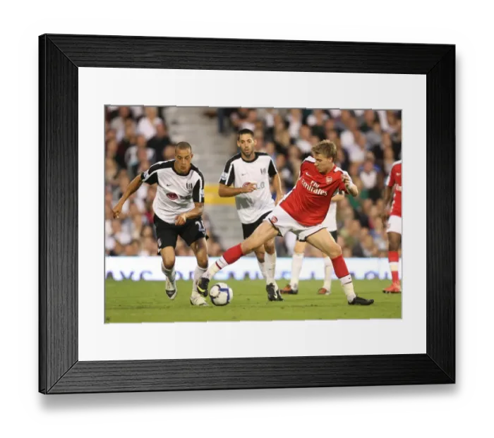 Framed Print : Nicklas Bendtner (Arsenal) Bobby Zamora (Fulham)