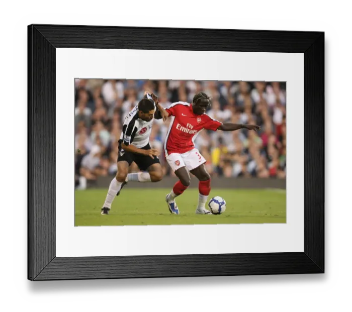 Framed Print : Bacary Sagna (Arsenal) Clint Dempsey (Fulham)
