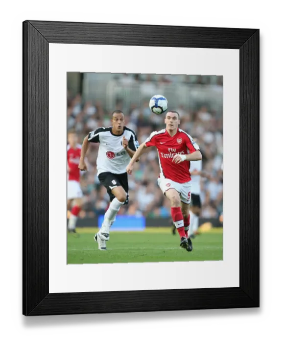 Framed Print : Thomas Vermaelen (Arsenal) Bobby Zamora (Fulham)
