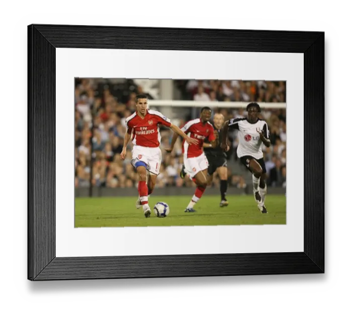 Framed Print : Robin van Persie (Arsenal) Dickson Etuhu (Fulham) Framed Print : Robin van Persie (Arsenal) Dickson Etuhu (Fulham)