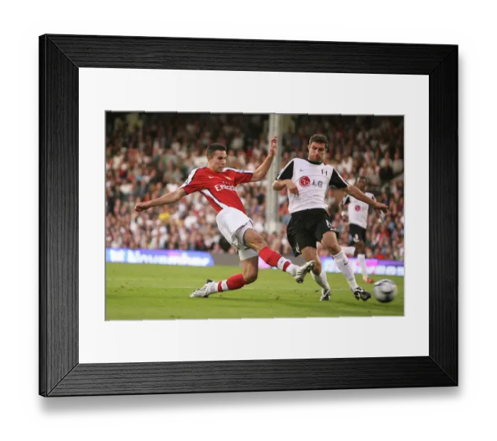 Framed Print : Robin van Persie shoots past Fulham goalkeeper Mark