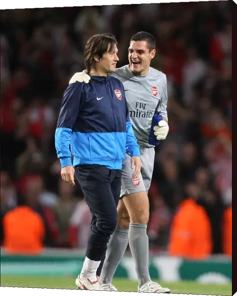 Vito Mannone and Tomas Rosicky (Arsenal) celebrate after the match