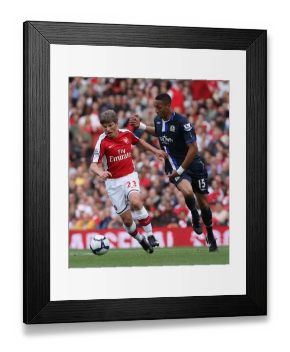 Framed Print : Andrey Arshavin (Arsenal) Steven Nzonzi (Blackburn) Framed Print : Andrey Arshavin (Arsenal) Steven Nzonzi (Blackburn)
