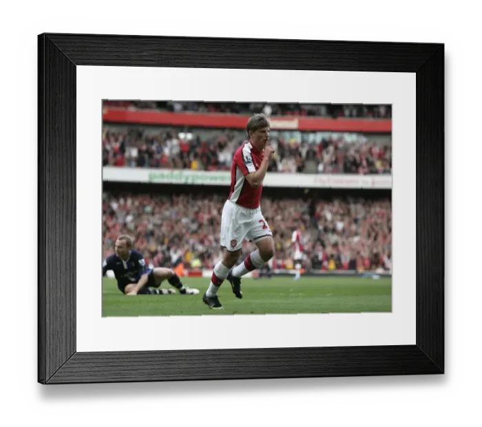 Framed Print : Andrey Arshavin celebrates scoring Arsenals 3rd goal Framed Print : Andrey Arshavin celebrates scoring Arsenals 3rd goal