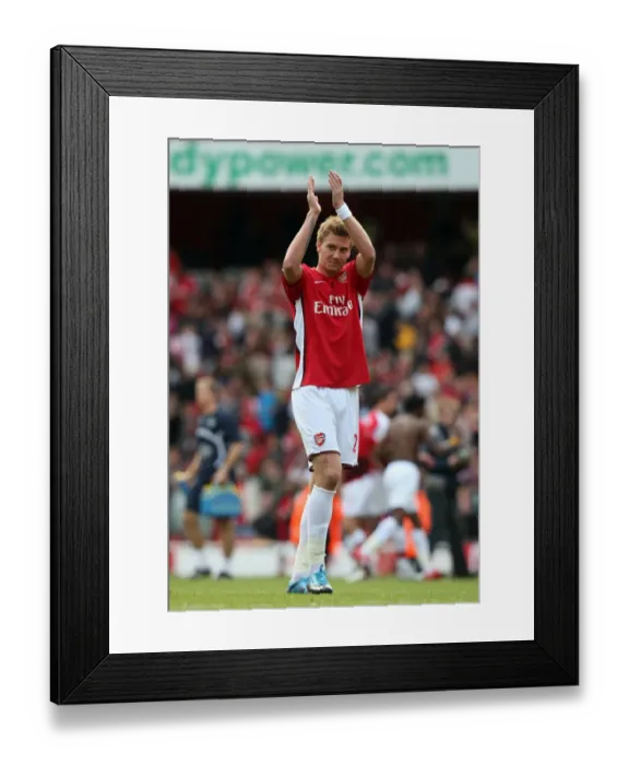 Framed Print : Nicklas Bendtner (Arsenal) claps the fans after the match