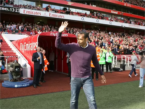 Arsenal legend Thierry Henry visits Emirates