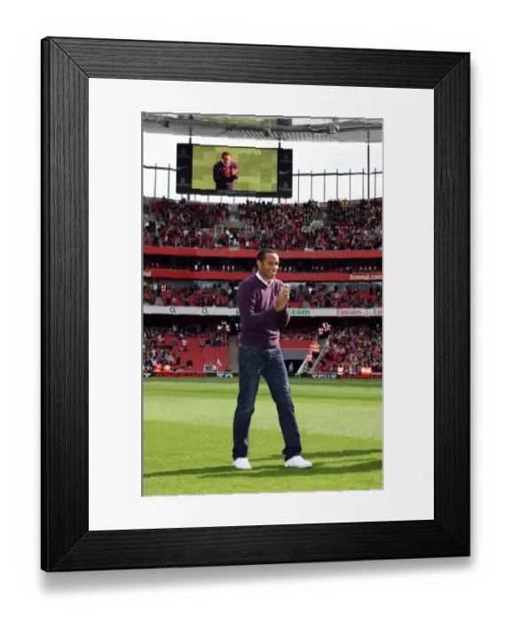 Framed Print : Thierry Henry Bids Farewell: A Legendary Farewell Wave in Arsenal's 6:2 Victory over Blackburn Rovers, Emirates Stadium, 2009