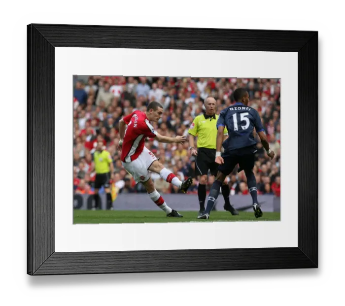 Framed Print : Thomas Vermaelen shoots past Blackburn goalkeeper Paul Framed Print : Thomas Vermaelen shoots past Blackburn goalkeeper Paul