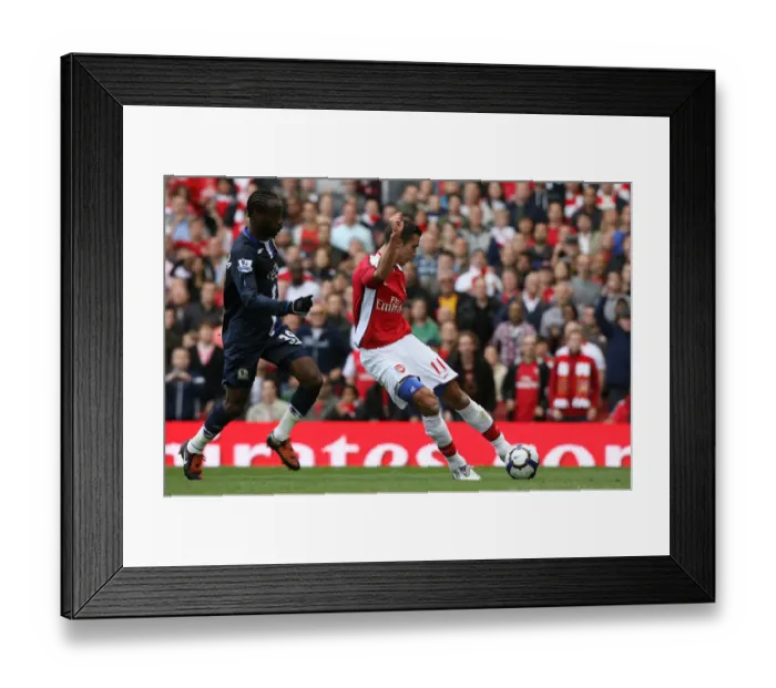 Framed Print : Robin van Persie shoots past Blackburn goalkeeper Paul Framed Print : Robin van Persie shoots past Blackburn goalkeeper Paul