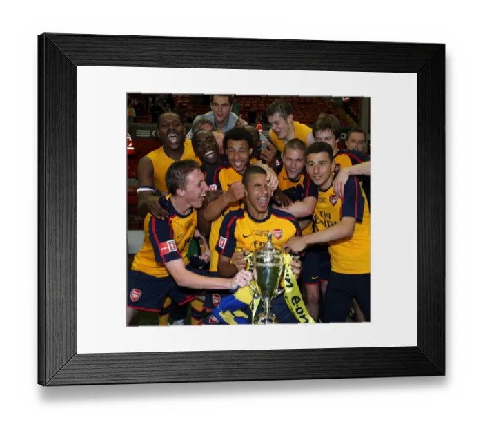 Framed Print : Arsenal's FA Youth Cup Victory: 2-1 Over Liverpool (6-2 aggregate)