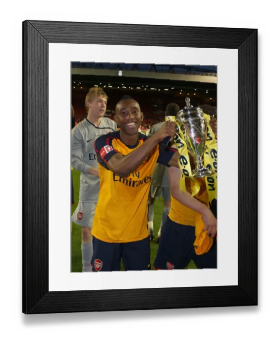 Framed Print : Cedric Evina (ARsenal) with the FA Youth Cup