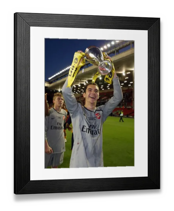 Framed Print : James Shea (Arsenal) with the youth cup trophy