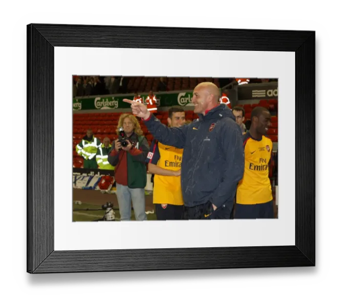 Framed Print : Jay Thomas and Steve Bould: Arsenal's FA Youth Cup Victory Celebration