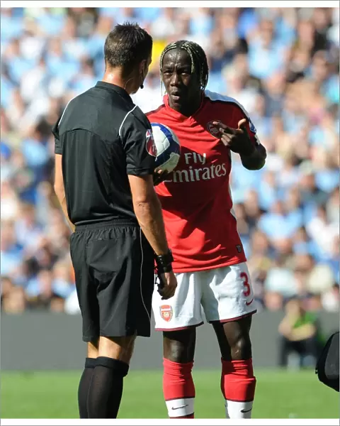 Bacary Sagna (Arsenal) talks with referee Mark Clattenburg