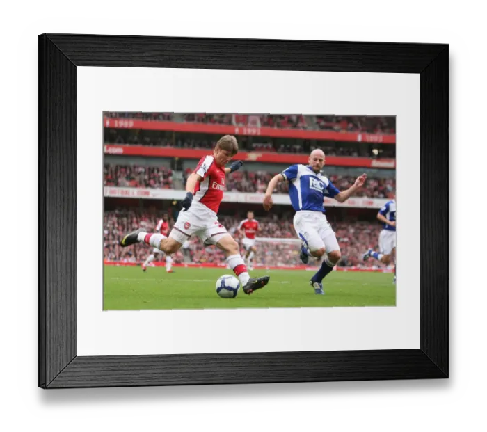 Framed Print : Andrey Arshavin (Arsenal) Lee Carsley (Birmingham) Framed Print : Andrey Arshavin (Arsenal) Lee Carsley (Birmingham)