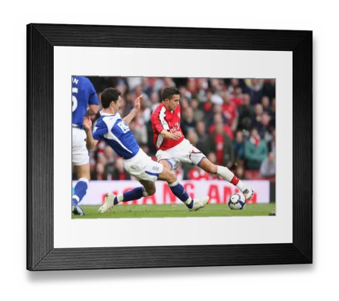 Framed Print : Robin van Persie (Arsenal) Liam Ridgewell (Birmingham) Framed Print : Robin van Persie (Arsenal) Liam Ridgewell (Birmingham)