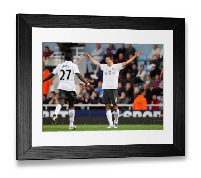 Framed Print : Robin van Persie's Dramatic Equalizer: Arsenal vs. West Ham United, Barclays Premier League, 2009 Framed Print : Robin van Persie's Dramatic Equalizer: Arsenal vs. West Ham United, Barclays Premier League, 2009
