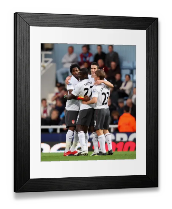 Framed Print : Van Persie's Dramatic Equalizer: Arsenal's Unforgettable Comeback at West Ham (2009)