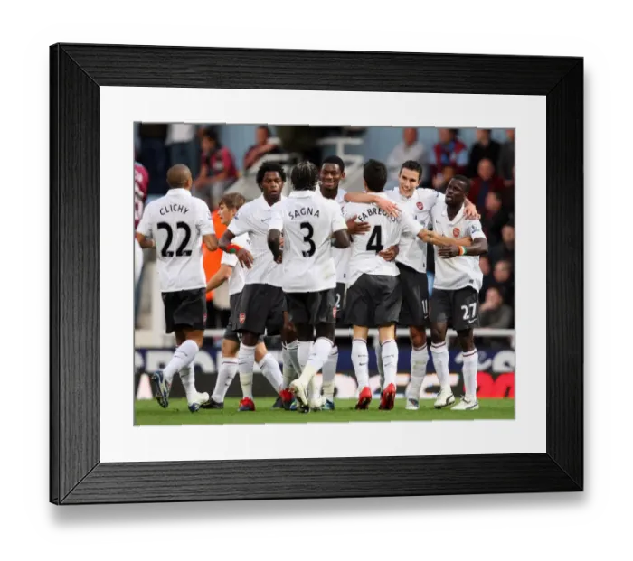 Framed Print : Van Persie's Dramatic Double: Arsenal's Thrilling Comeback at The Boleyn Ground (2009)