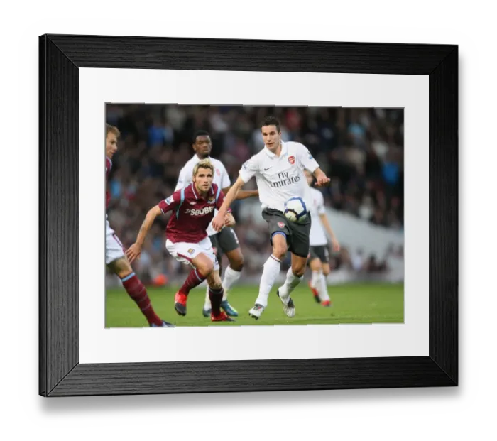 Framed Print : Van Persie vs. Behrami: 1-1 Stalemate at Upton Park, 2009