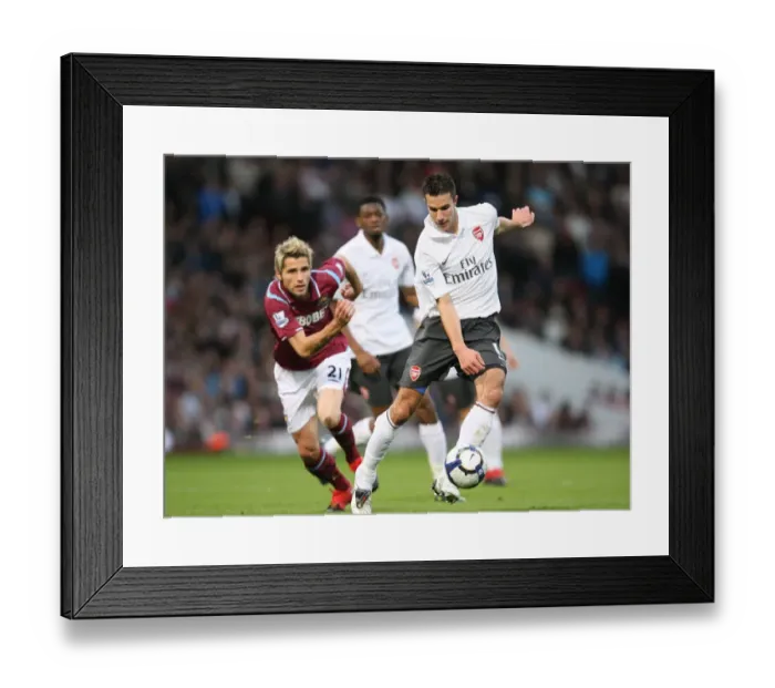 Framed Print : Robin van Persie (Arsenal) Valon Behrami (West Ham) Framed Print : Robin van Persie (Arsenal) Valon Behrami (West Ham)