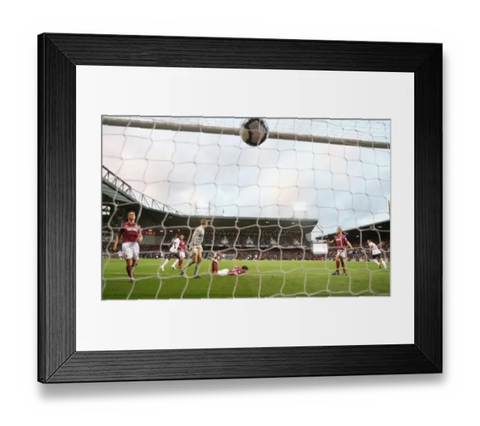 Framed Print : Van Persie Stuns West Ham: The Thrilling First Goal for Arsenal