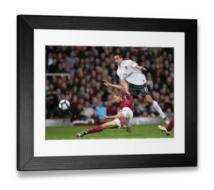 Framed Print : Robin van Persie (Arsenal) Matthew Upson (West Ham)
