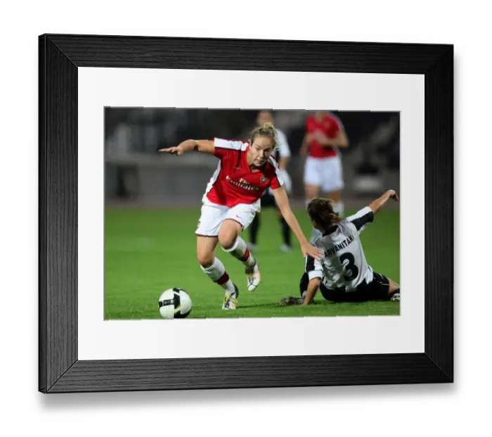 Framed Print : Gemma Davison (Arsenal) Anthoula Arvanitaki (PAOK)