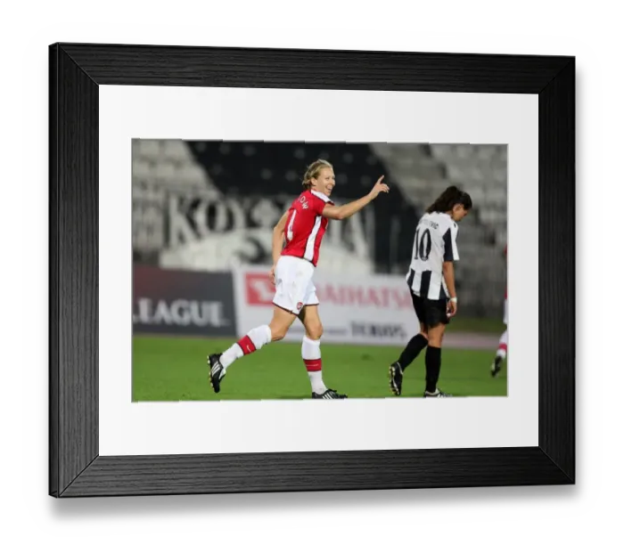 Framed Print : Jayne Ludlow's Eighth Goal: Arsenal Ladies Crush POAK Thessaloniki 9-0 in Champions League
