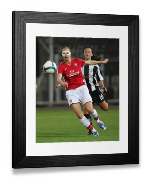 Framed Print : Faye White (Arsenal) Dimitrijevic (POAK) Framed Print : Faye White (Arsenal) Dimitrijevic (POAK)