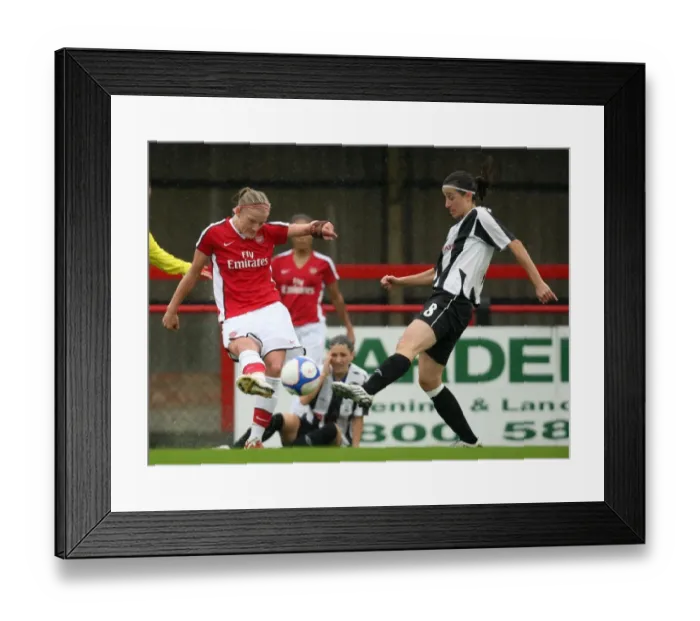 Framed Print : Katie Chapman (Arsenal) Natalia Chatzigiannidou (PAOK)