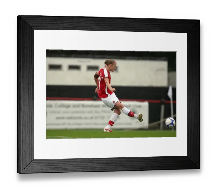 Framed Print : Katie Chapman scores Arsenals 3rd goal