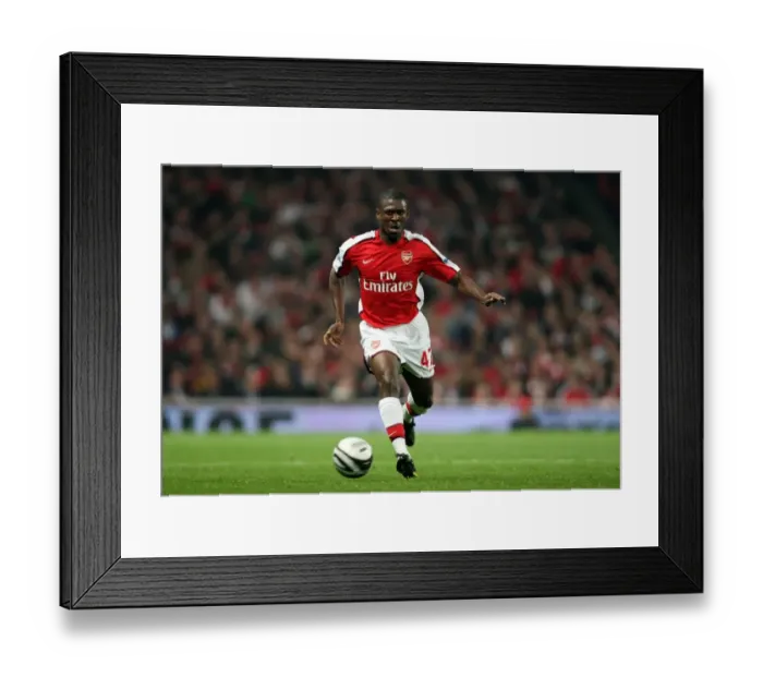 Framed Print : Kerrea Gilbert in Action: Arsenal's 2-1 Carling Cup Victory over Liverpool at Emirates Stadium (2009)