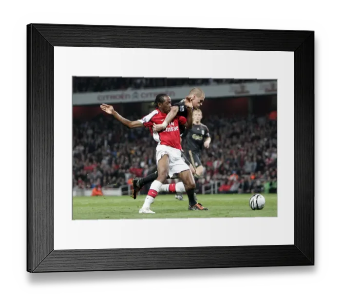 Framed Print : Sanchez Watt (Arsenal) Martin Skrtel (Liverpool)