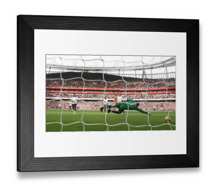 Framed Print : Fabregas Scores Stunner: Arsenal 3-0 Tottenham, 2009 Framed Print : Fabregas Scores Stunner: Arsenal 3-0 Tottenham, 2009