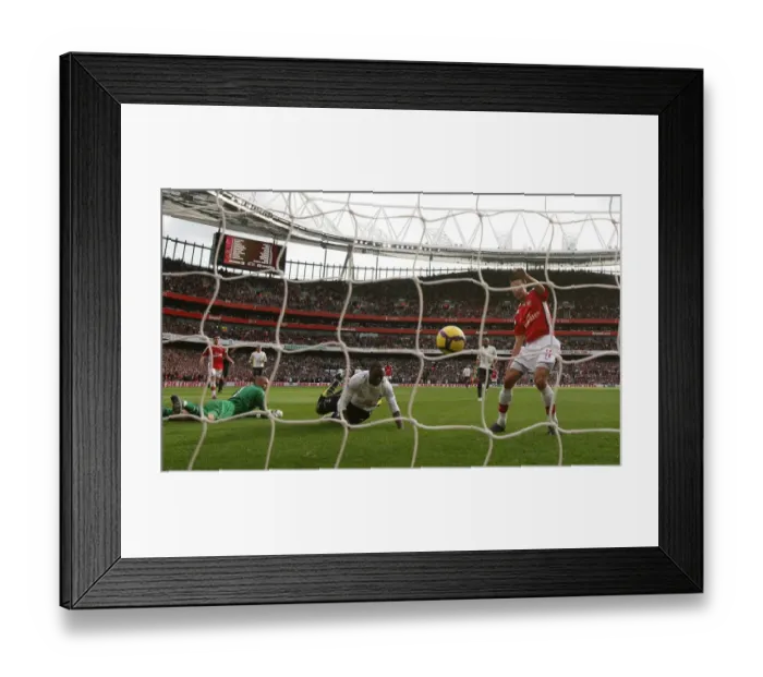 Framed Print : Van Persie's Strike: Arsenal's 3rd Goal vs. Tottenham, 31 / 10 / 2009 Framed Print : Van Persie's Strike: Arsenal's 3rd Goal vs. Tottenham, 31 / 10 / 2009