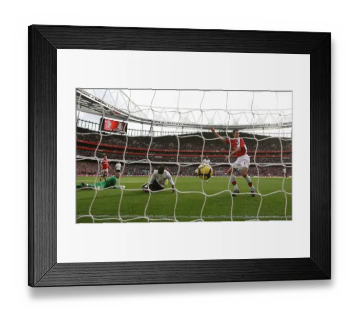 Framed Print : Robin van Persie's Stunner: Arsenal's Triumph over Tottenham Hotspur (3-0), 2009 Framed Print : Robin van Persie's Stunner: Arsenal's Triumph over Tottenham Hotspur (3-0), 2009