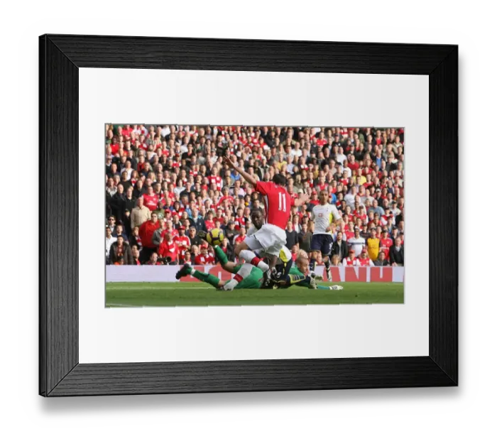 Framed Print : Robin van Persie's Stunning Goal: Arsenal's 3-0 Victory over Tottenham Hotspur, 2009