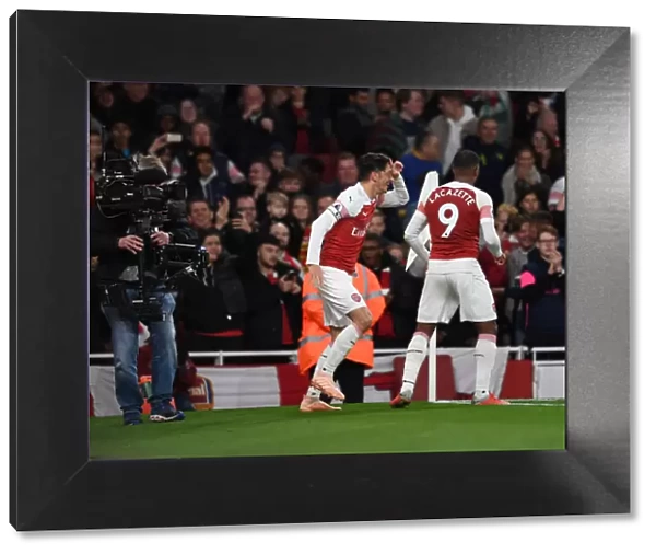Mesut Ozil and Alexandre Lacazette Celebrate Goal: Arsenal vs Leicester City, Premier League 2018-19