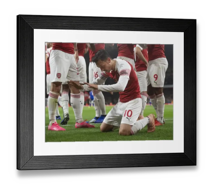 Framed Print : Ozil goal 8 181022WAFC Framed Print : Ozil goal 8 181022WAFC