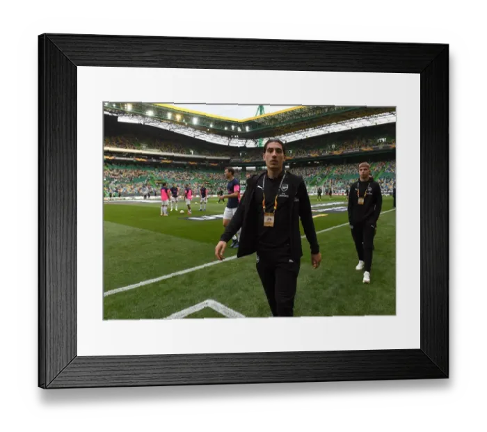 Framed Print : Hector Bellerin: Arsenal Star's Focus Before Sporting CP Clash in Europa League