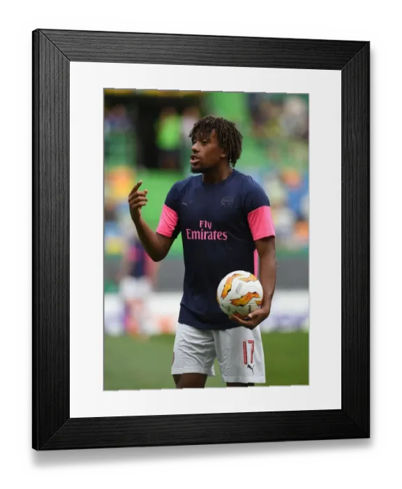 Framed Print : Alex Iwobi Prepares for Arsenal's Europa League Clash against Sporting CP