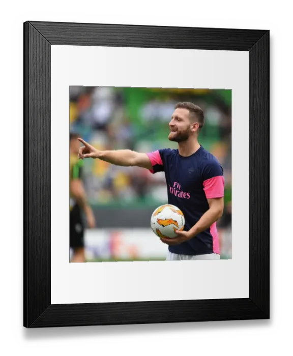 Framed Print : Shkodran Mustafi Prepares for Arsenal's Europa League Clash against Sporting Lisbon