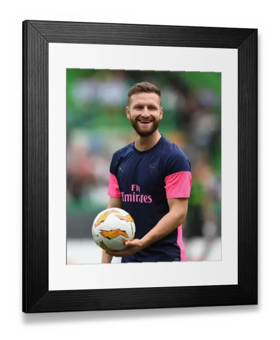 Framed Print : Shkodran Mustafi Gears Up: Arsenal vs Sporting CP, UEFA Europa League 2018-19