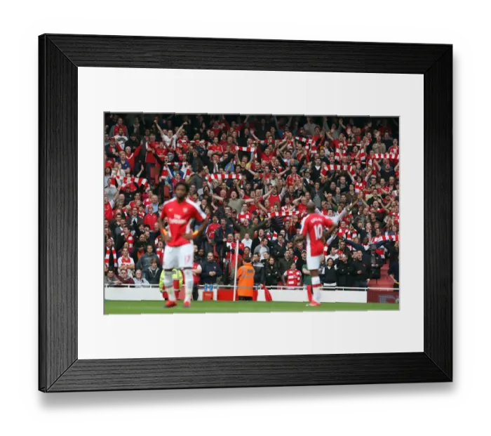 Framed Print : Arsenal Triumphs 3-0 Over Tottenham in Barclays Premier League at Emirates Stadium (2009)